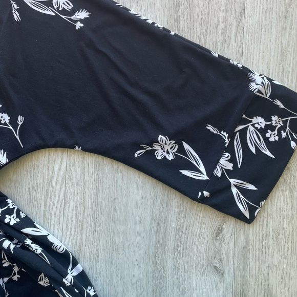 Black & White Floral Robe | Medium - Picture 8 of 16
